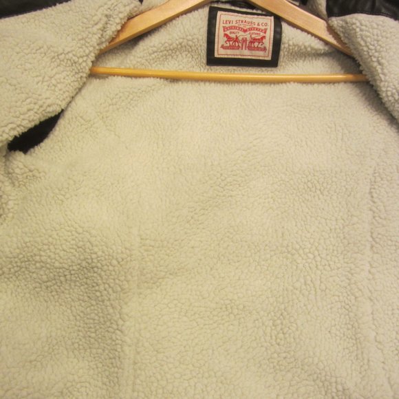 VTG LEVI STRAUS FAUX LEATHER TRUCKER JACKET, W/FAUX SHERPA LINING, LARGE - Picture 16 of 16